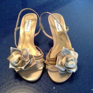 High heeled open toed sandals with toe flower.